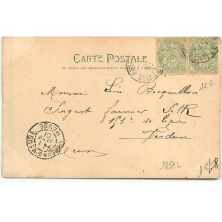 n°18512 - Homme portant sur une épaule une jeune femme