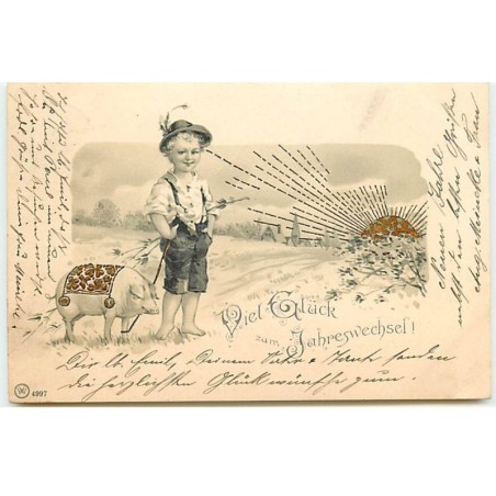 n°18579 - Viel Glück zum Jahreswechsef - Garçon tenant un cochon en laisse et regardant un coucher de soleil