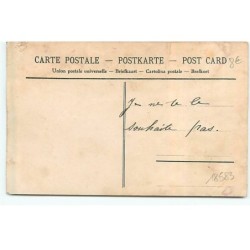 n°18583 - Deux jeunes filles dans un salon, la plus jeune portant des paniers remplis de fleurs