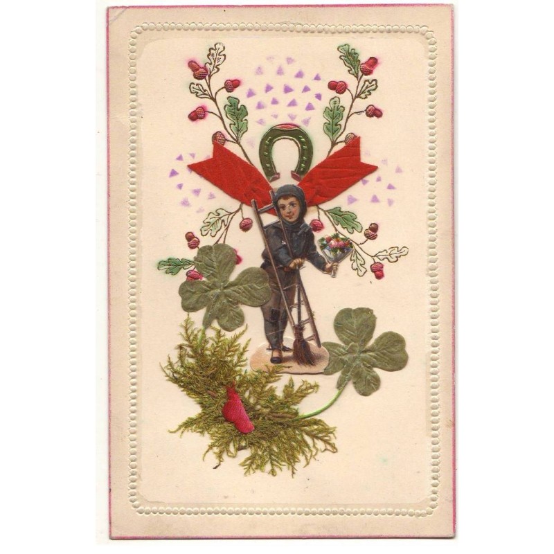 n°18602 - Carte en relief avec ajoutis - Petit ramoneur parmi des trèfles, fer à cheval