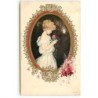 n°18645 - Carte Gaufrée - Jeune femme sentant des roses, dans un médaillon