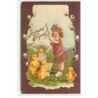 n°18727 - Carte Gaufrée - Joyeuses Pâques - Fillette faisant chanter des poussins