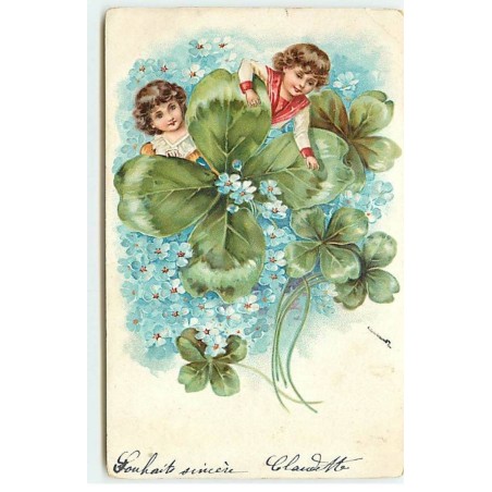 n°19100 - Carte Gaufrée - Enfants parmi des trèfles et du myosotis