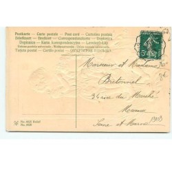 n°19109 - Carte Gaufrée - Joyeuses Pâques - Fillettes, l'un mettant des fleurs dans les cheveux de l'autre