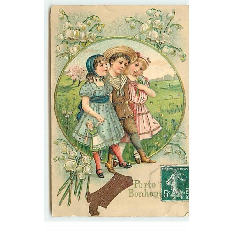 n°19141 - Carte Gaufrée - Porte Bonheur - Garçon se promenant avec deux jeunes filles - Brins de muguet