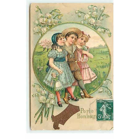 n°19141 - Carte Gaufrée - Porte Bonheur - Garçon se promenant avec deux jeunes filles - Brins de muguet