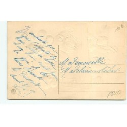 n°19335 - Carte Gaufrée - Heureuses Pâques - Enfants dans une voiture entourée de poussins