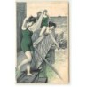 n°19420 - Jeunes femmes en tenue de bain s'apprêtant en rentrée dans l'eau - Baigneuse