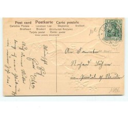 n°10896 - Carte Fantaisie Gaufrée - Angelot avec un coeur sur un pas de porte