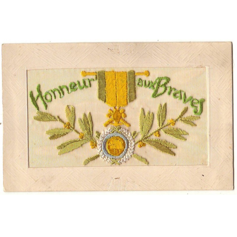 n°19452 - Carte Brodée - Honneur aux Braves - Médaille