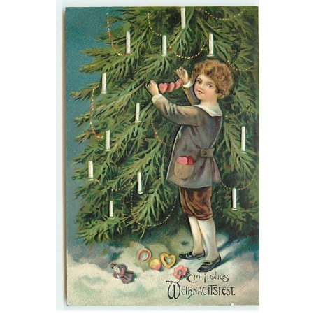 n°19470 - Carte Gaufrée - Ein frohes Weihnachtsfest - Garçon décorant un sapin d'une guirlande de coeur