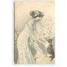n°19496 - Style Patella - Jeune femme jouant avec un chat