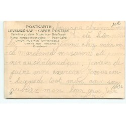 n°19496 - Style Patella - Jeune femme jouant avec un chat