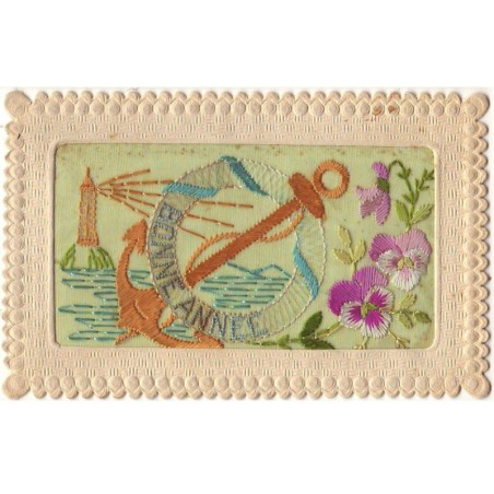n°19504 - Carte Brodée - Bonne Année - Ancre au milieu d'une bouée, au fond un phare, et  des fleurs devant