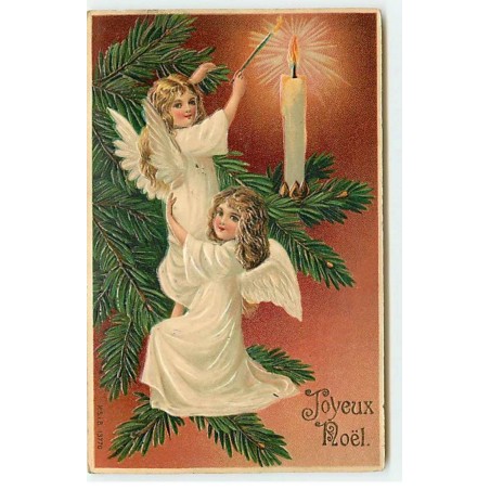 n°19567 - Carte Gaufrée - Joyeux Noël - Anges allumant une bougie sur un sapin