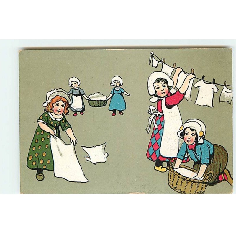 n°19645 - Jeunes filles étendant du linge