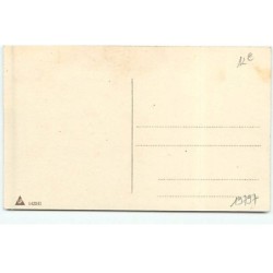 n°19797 - Fillette avec une rose et un teckel dans les bras