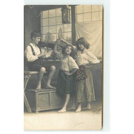 n°20000 - Grete Reinwald - Garçon jouant du violon, pour deux fillettes dansant