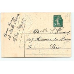 n°20295 - Carte Gaufrée - Amitié Sincère - Jeunes filles avec des fleurs derrière un muret