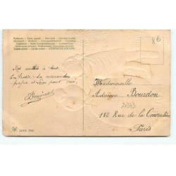 n°20343 - Carte Gaufrée - Joyeuses Pâques - Fillette près d'un poussin sur un oeuf