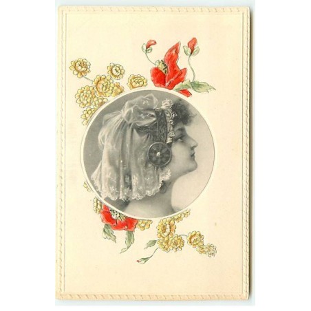 n°20565 - Carte Gaufrée - Coquelicot - Femme dans un Médaillon de profil - Coiffe Art Nouveau