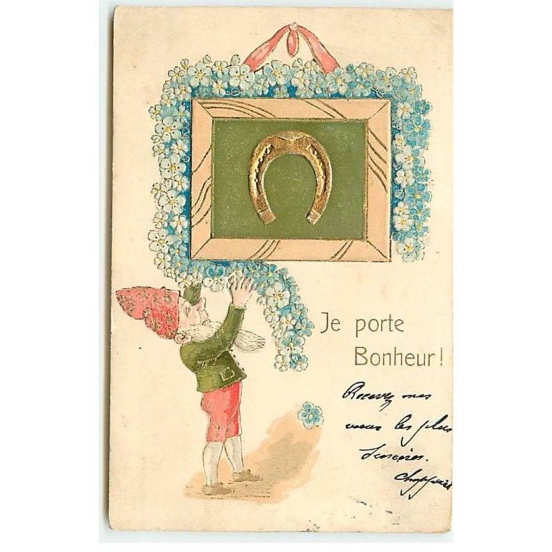 n°20633 - Carte Gaufrée - Je Porte Bonheur - Nain mettant une guirlande de myosotis autour d'un cadre