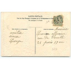 n°20737 - Carte Gaufrée - Doux Souvenir - Anges au milieu de myosotis, l'un faisant une guirlande avec des coeurs
