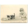 n°20748 - Carte Gaufrée - Clapsaddle - Fillette tenant en laisse un chat