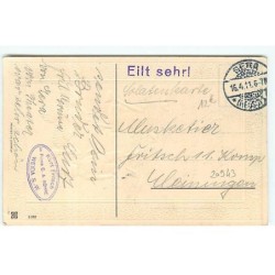 n°20943 - Carte Gaufrée - Fröhliche Ostern - Lièvre lançant des oeufs, sur une poule sur un arrosoir