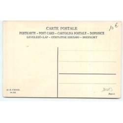 n°21013 - MM Vienne n°361 - Homme lavant les pieds d'un cheval dans une écurie