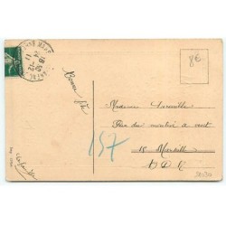 n°21030 - Carte Gaufrée - Joyeux Noël - Jeune femme apportant des cadeaux