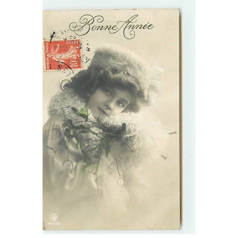n°21038 - Bonne Année - Grete Reinwald portant des branches de gui
