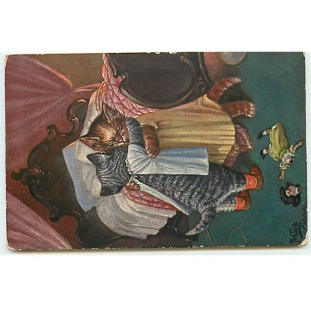 n°21174 - A. Thiele - Chats habillés dans les bras l'un de l'autre, près d'une poupée avec la tête cassée