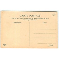n°21411 - Zip - Jeune femme portant un très grand chapeau allongée