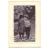 n°21504 - Carte Tissée Soie - Couple d'enfants se tenant par l'épaule
